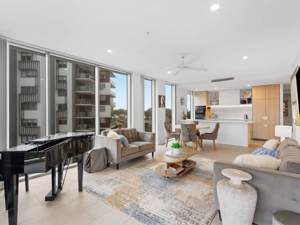 1 Cannes Avenue, SURFERS PARADISE - Thumbnail 11