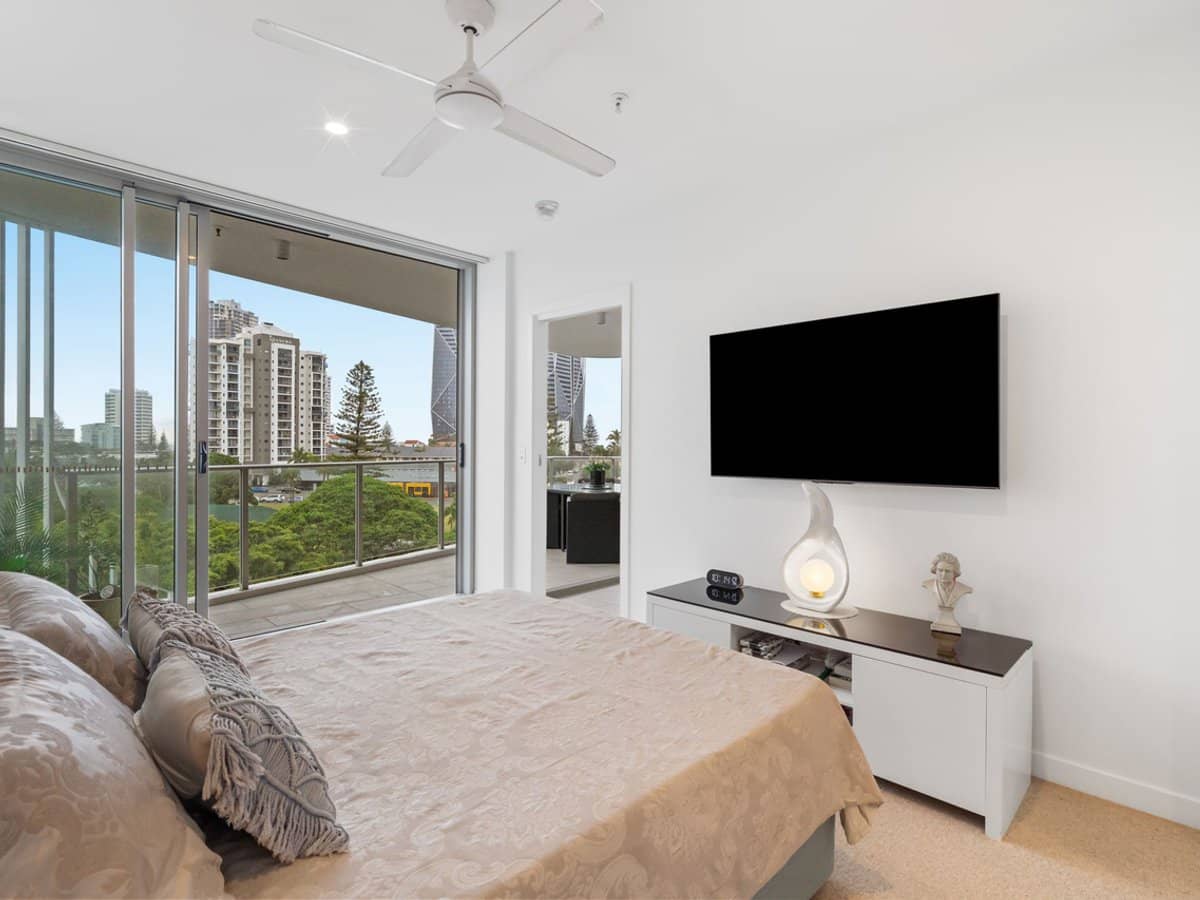 1 Cannes Avenue, SURFERS PARADISE - Thumbnail 14