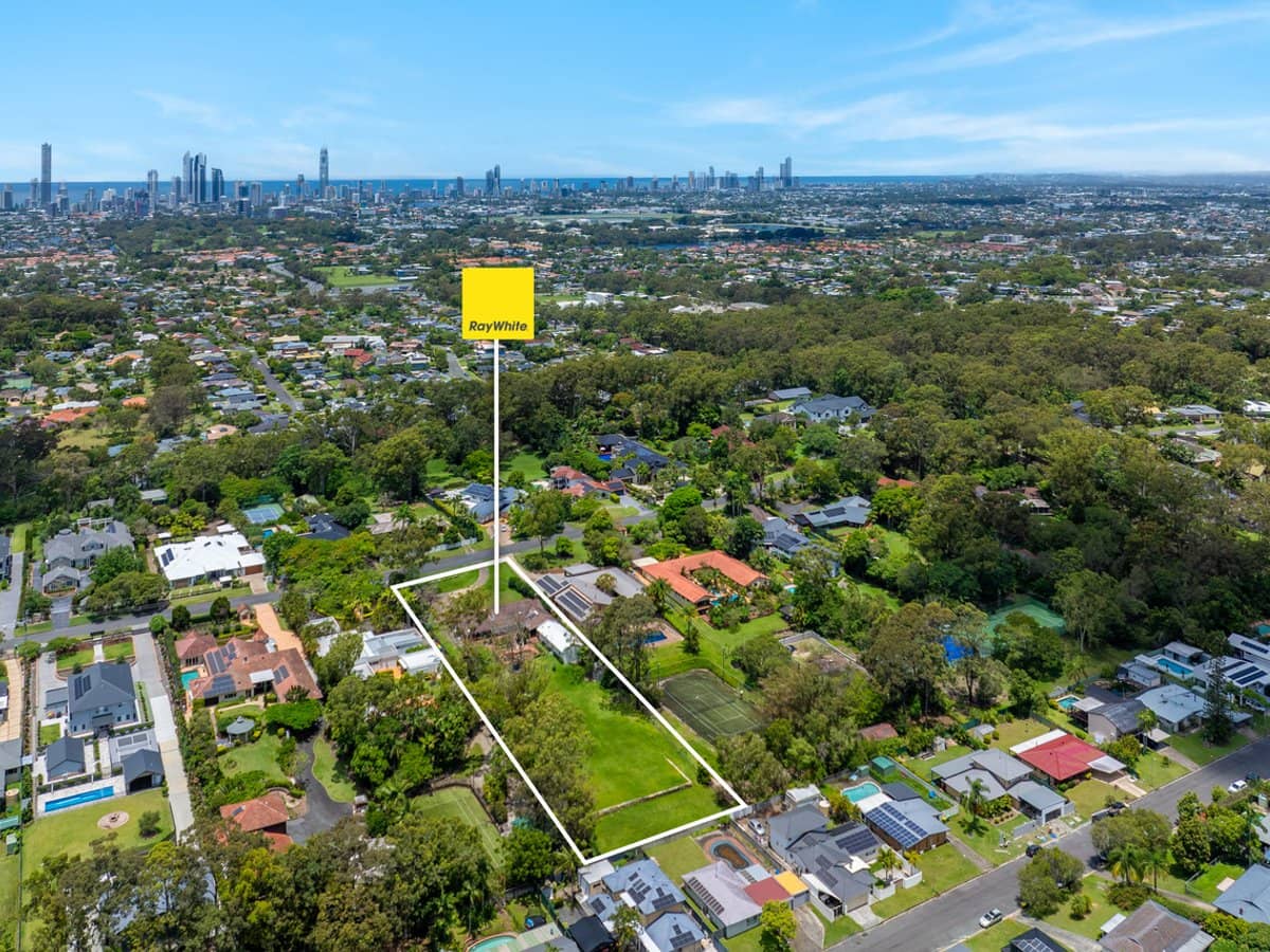 58 Hillview Parade, ASHMORE - Thumbnail 1