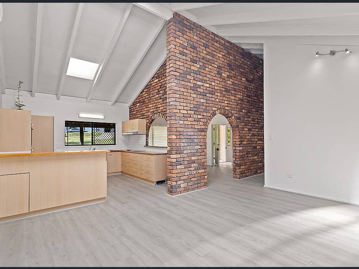 58 Hillview Parade, ASHMORE - Thumbnail 11