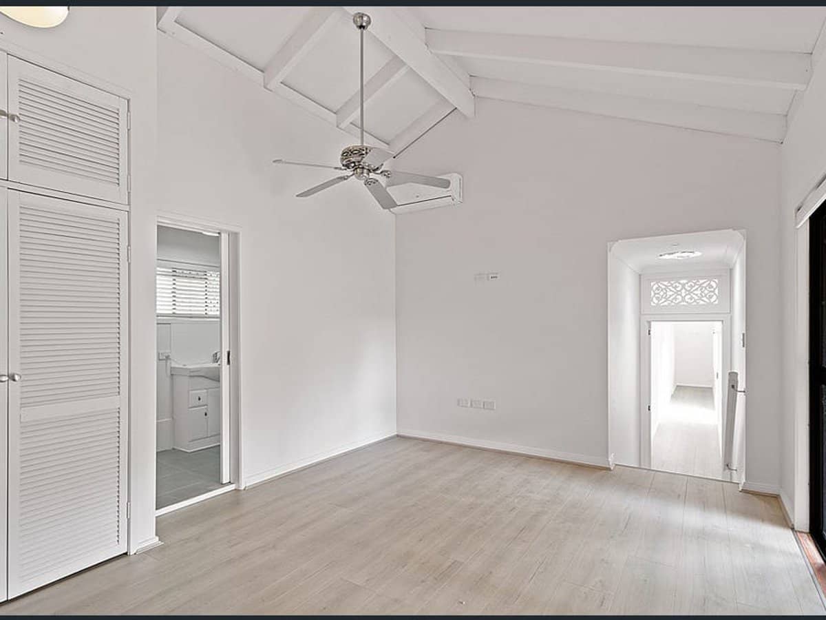 58 Hillview Parade, ASHMORE - Thumbnail 15