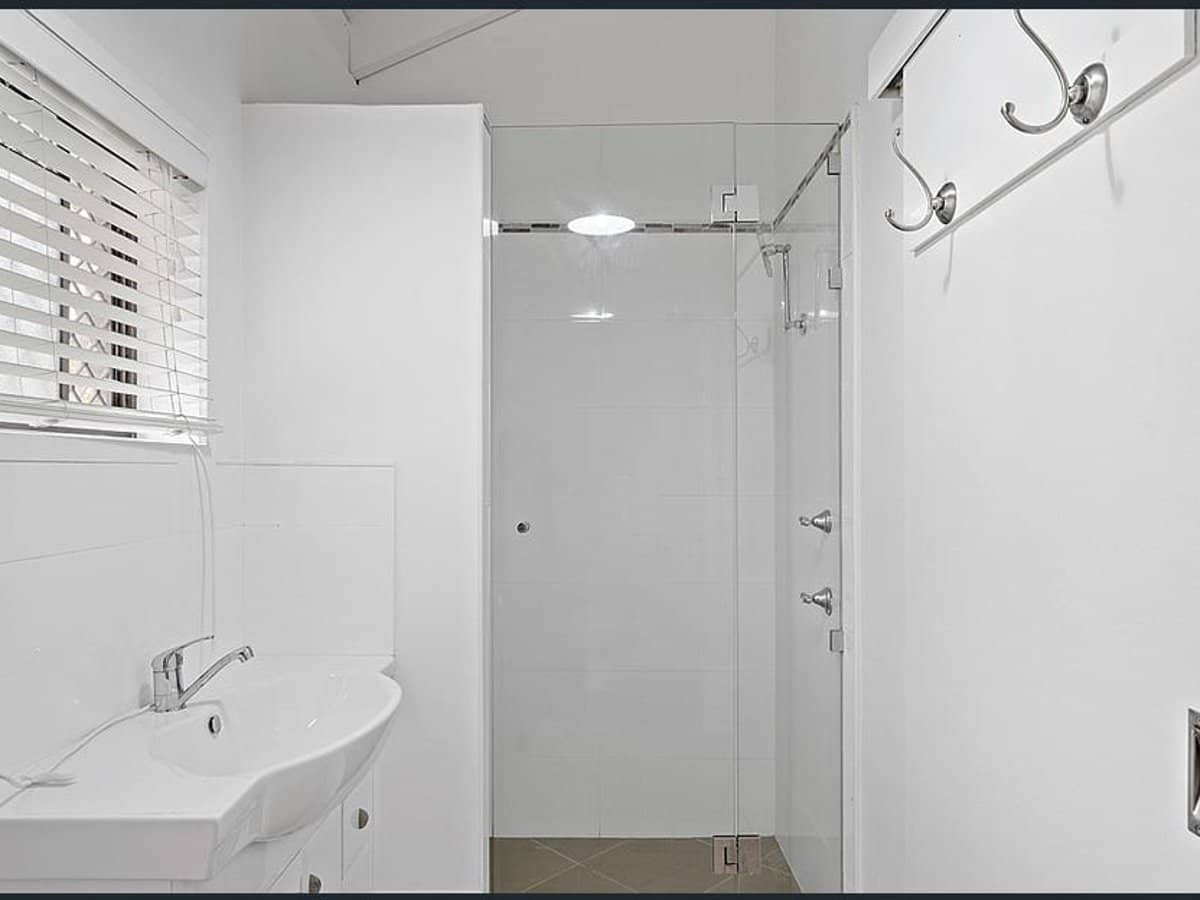 58 Hillview Parade, ASHMORE - Thumbnail 16