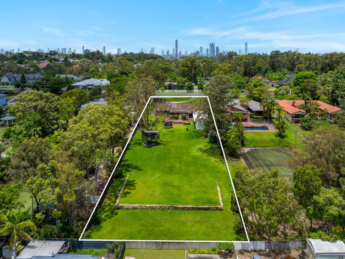 58 Hillview Parade, ASHMORE - Thumbnail 22