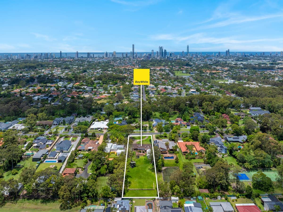 58 Hillview Parade, ASHMORE - Thumbnail 24