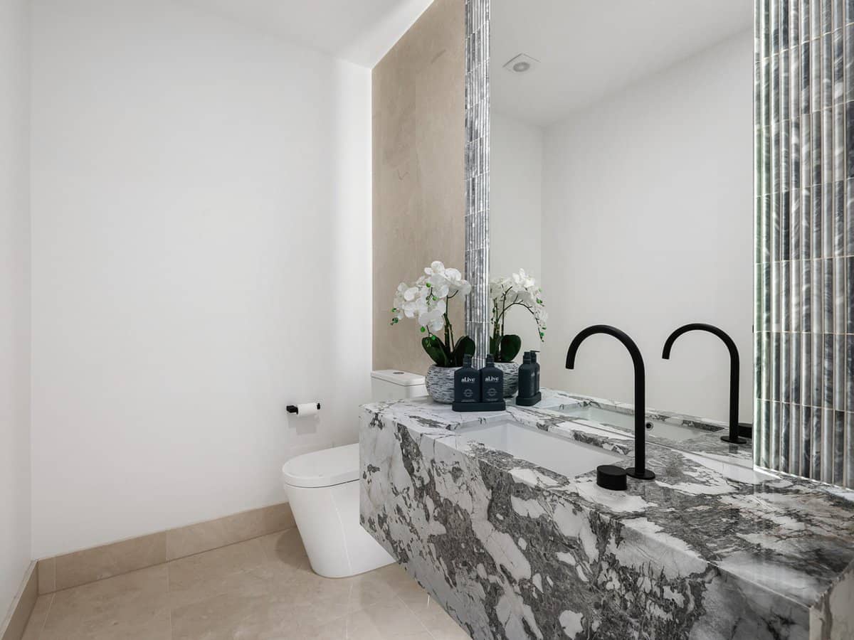 25 The Boulevarde, BENOWA - Thumbnail 16