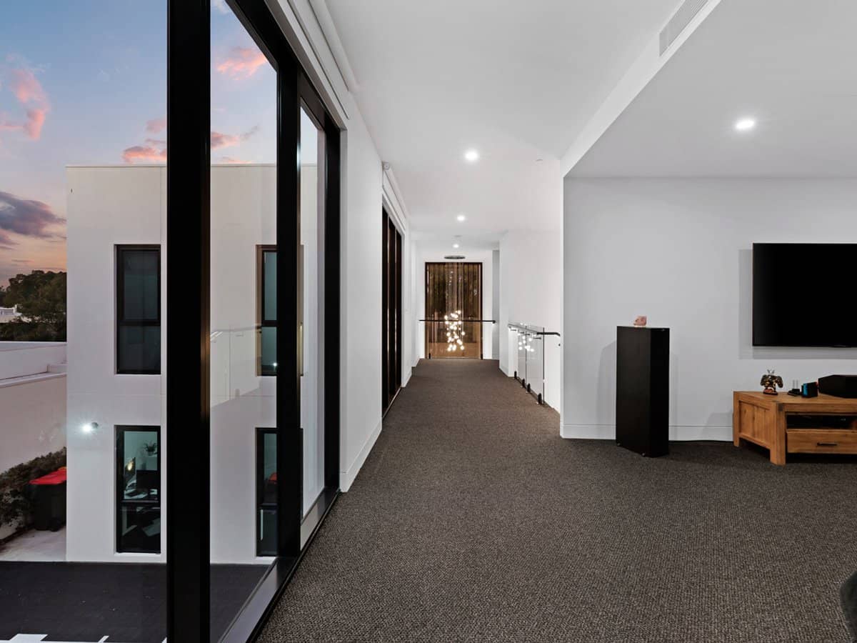 25 The Boulevarde, BENOWA - Thumbnail 22