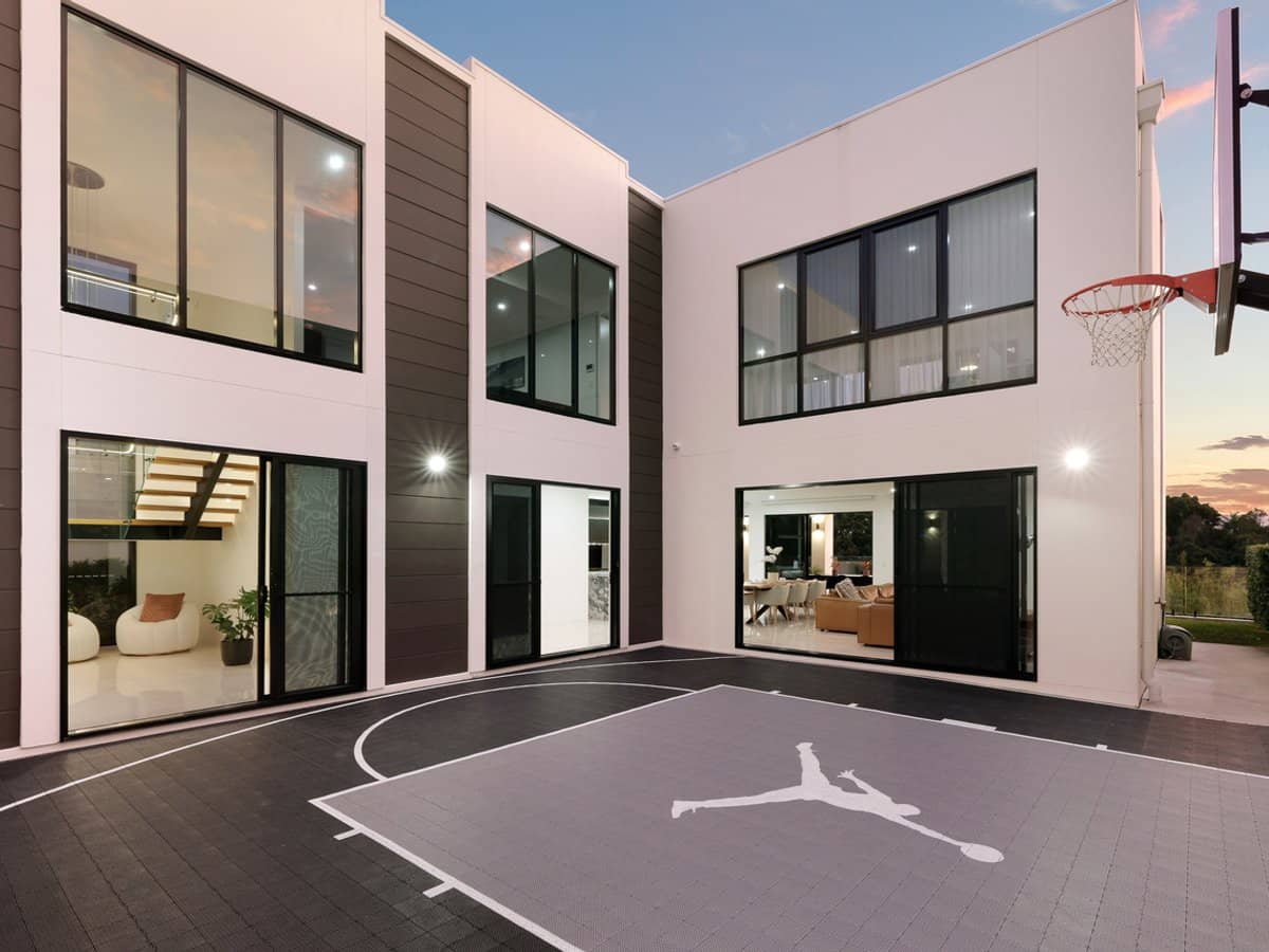 25 The Boulevarde, BENOWA - Thumbnail 2