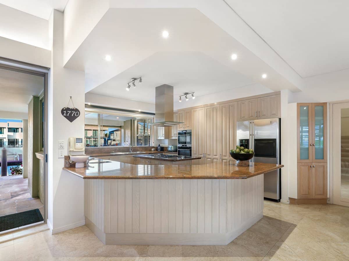 102 Commodore Drive, PARADISE WATERS - Thumbnail 15