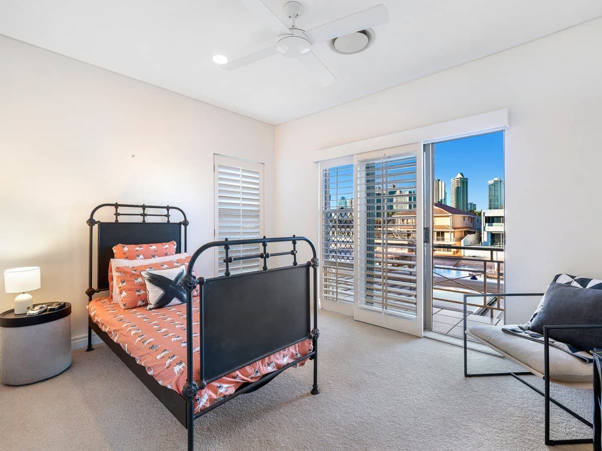 102 Commodore Drive, PARADISE WATERS - Thumbnail 31