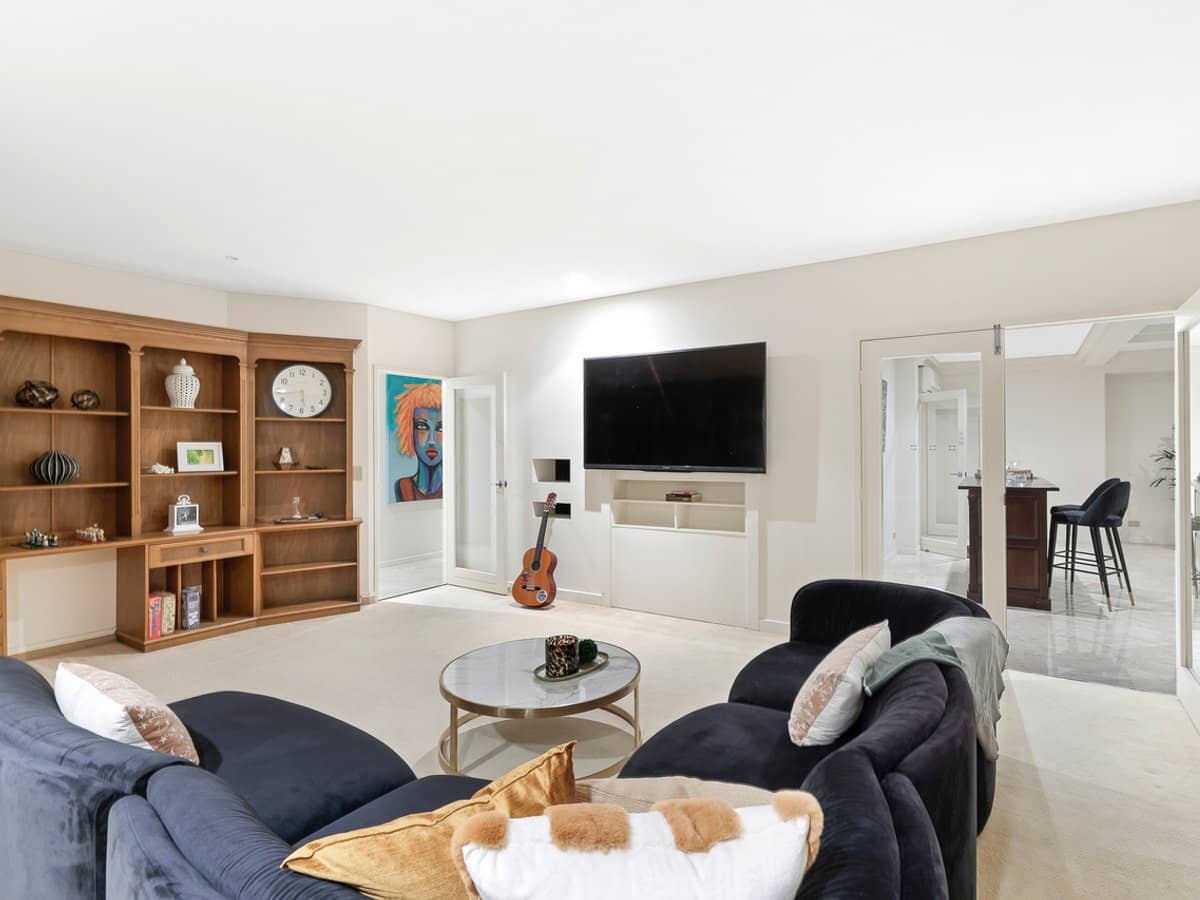 102 Commodore Drive, PARADISE WATERS - Thumbnail 21