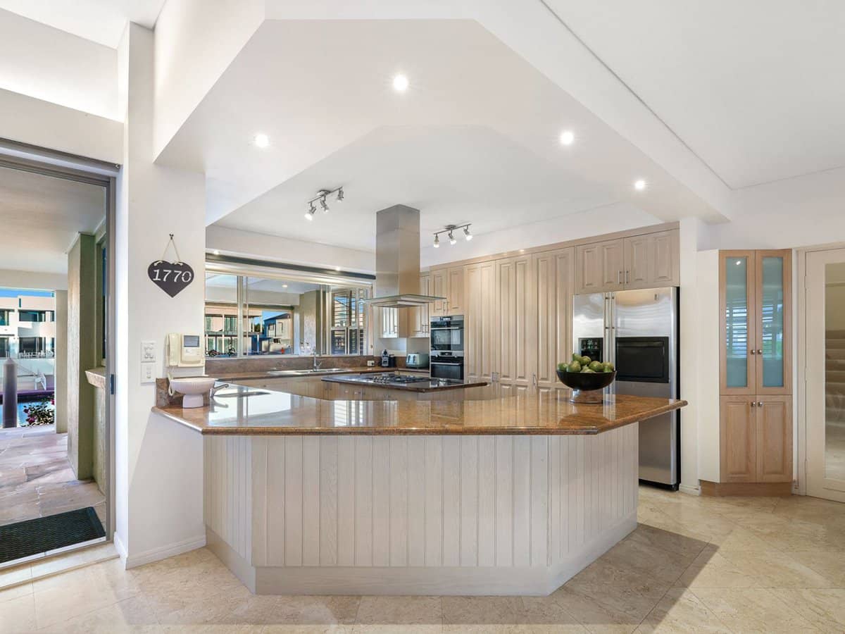 102 Commodore Drive, SURFERS PARADISE - Thumbnail 16