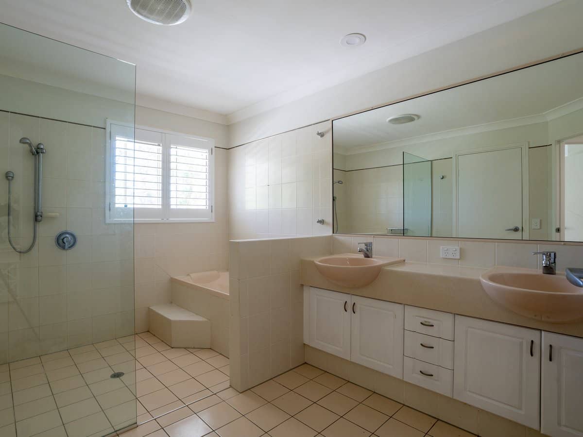 8139 Magnolia Drive West, Hope Island - Thumbnail 27