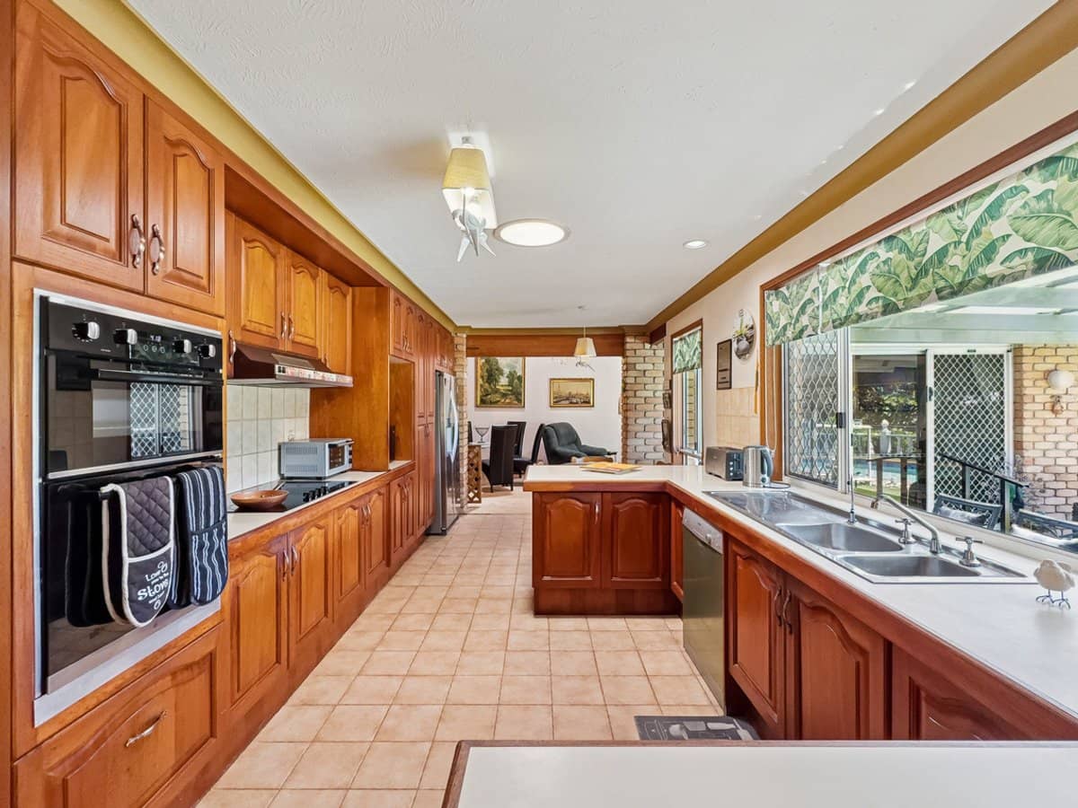 30 Peninsula Court, Mermaid Waters - Thumbnail 8