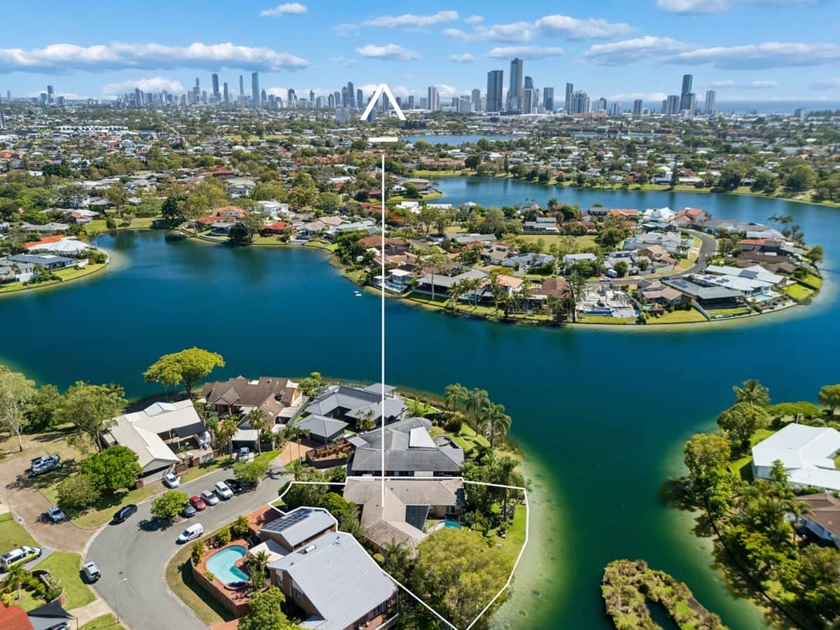 30 Peninsula Court, Mermaid Waters - Thumbnail 2