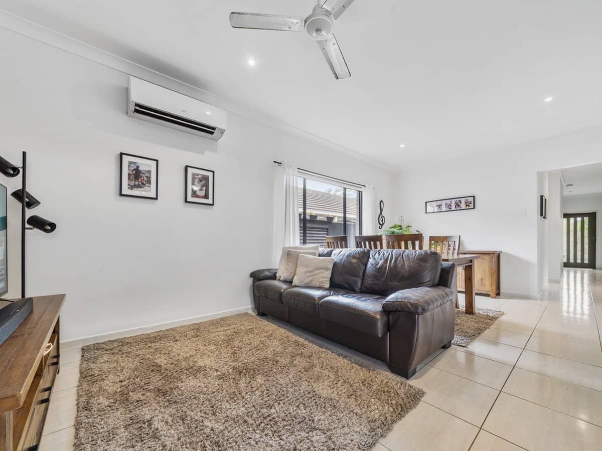 18 Rhone Drive, HOLMVIEW - Thumbnail 2