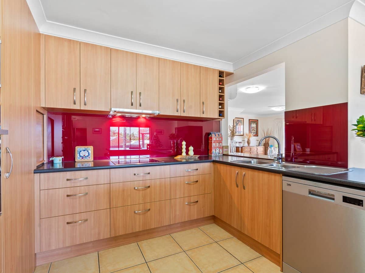 6 Goulburn Court, HELENSVALE - Thumbnail 9