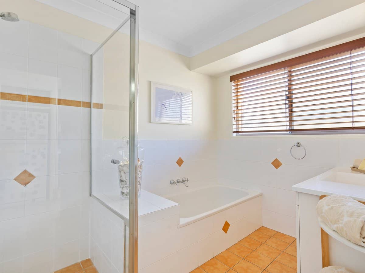 6 Goulburn Court, HELENSVALE - Thumbnail 13