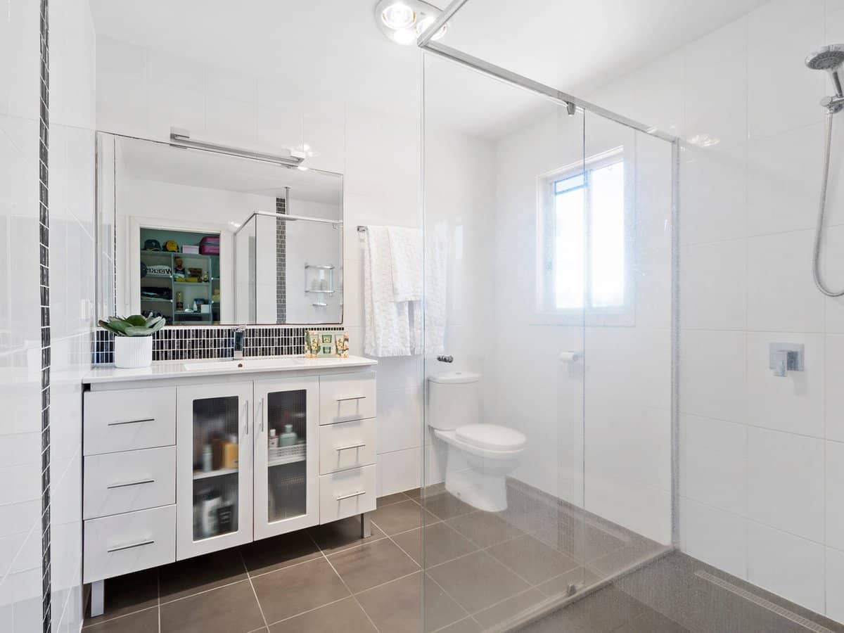 6 Goulburn Court, HELENSVALE - Thumbnail 15