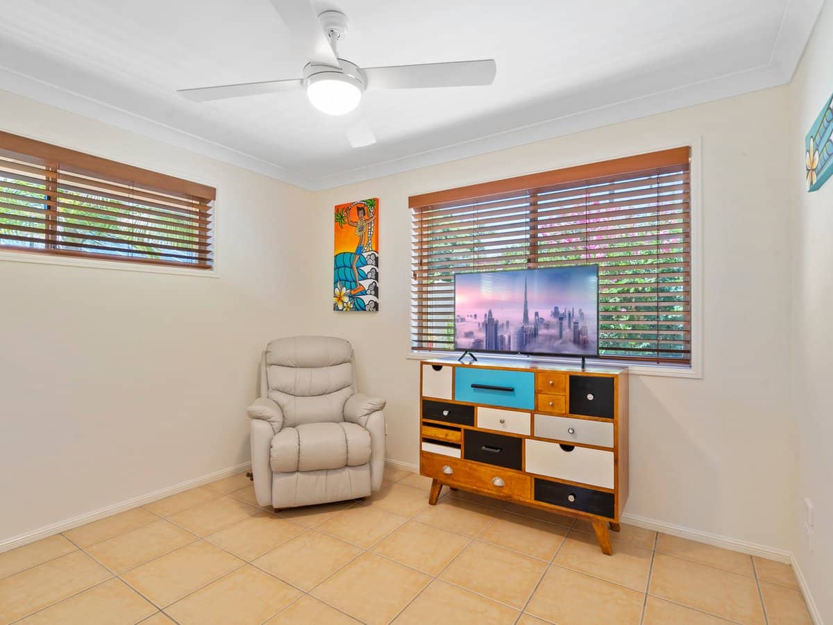 6 Goulburn Court, HELENSVALE - Thumbnail 16