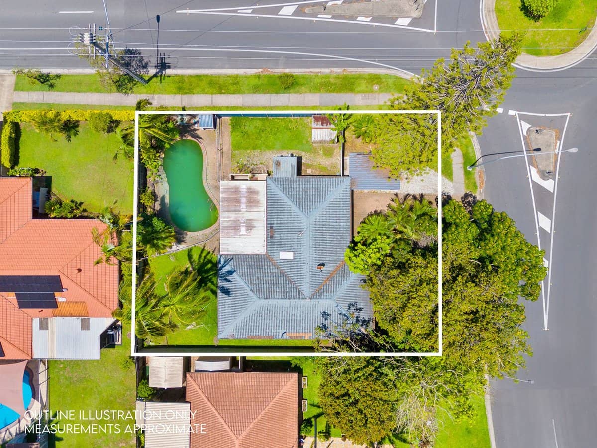 1 Burrinjuck Drive, Coombabah - Thumbnail 1