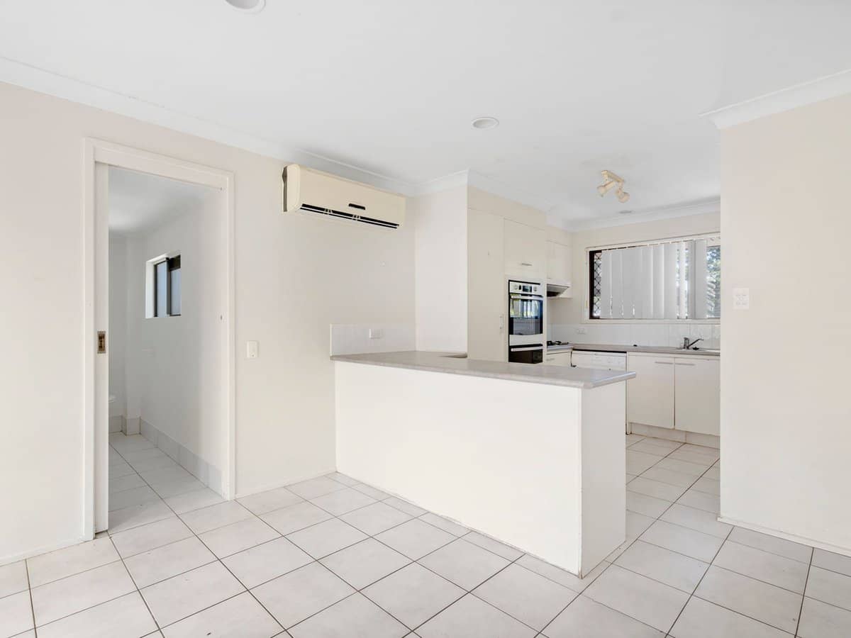 1 Burrinjuck Drive, Coombabah - Thumbnail 3