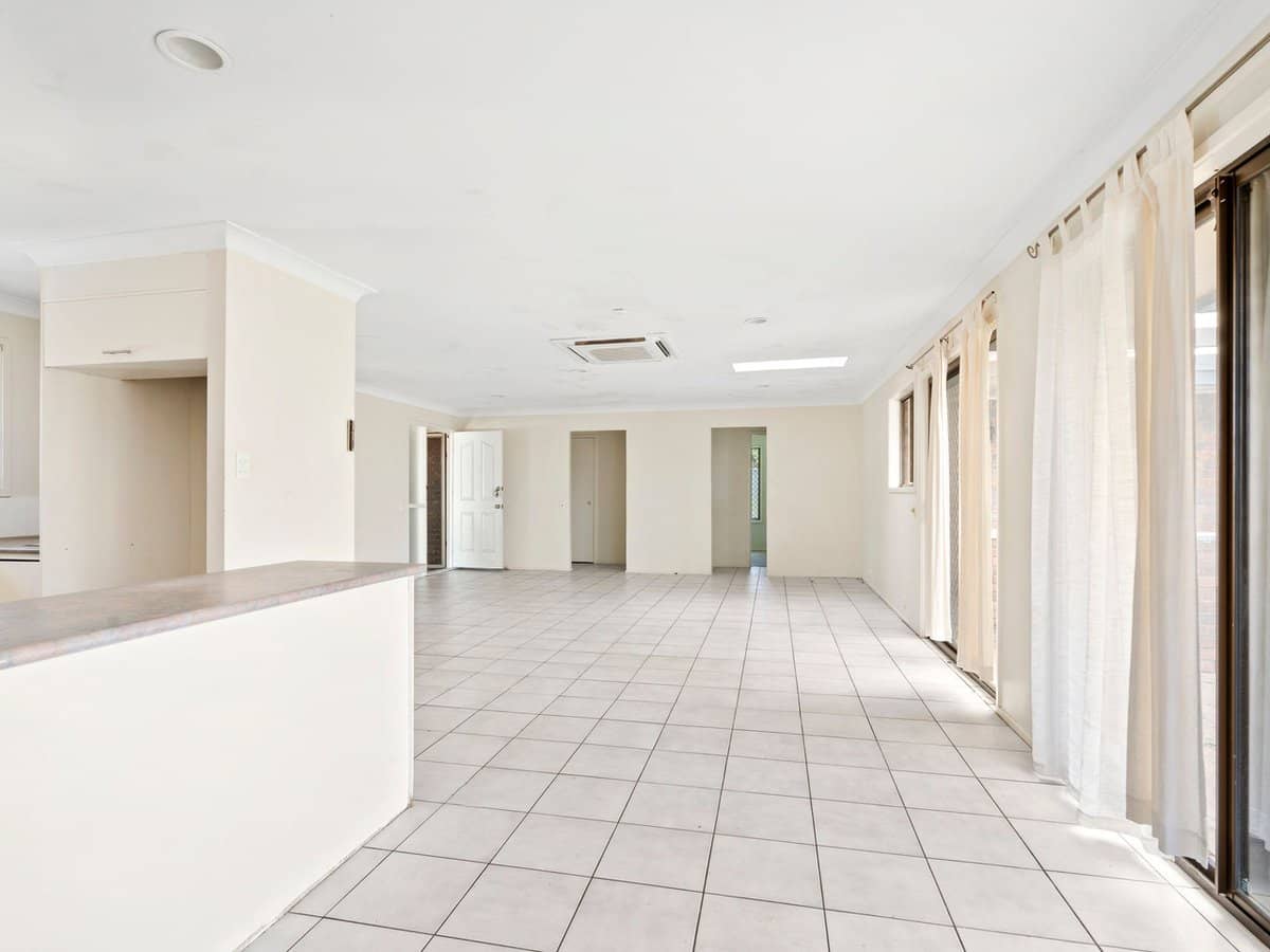 1 Burrinjuck Drive, Coombabah - Thumbnail 6