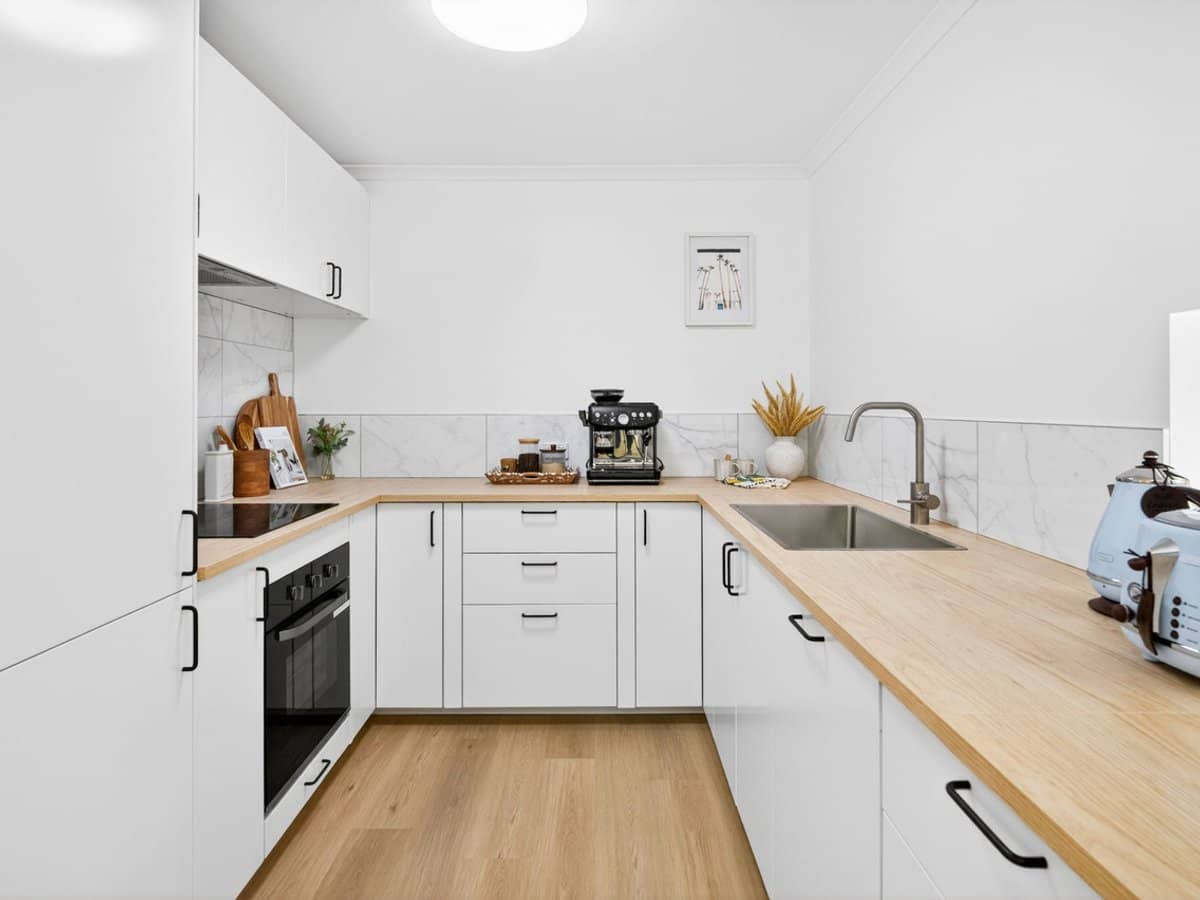 22 Peninsular Drive, Surfers Paradise - Thumbnail 2