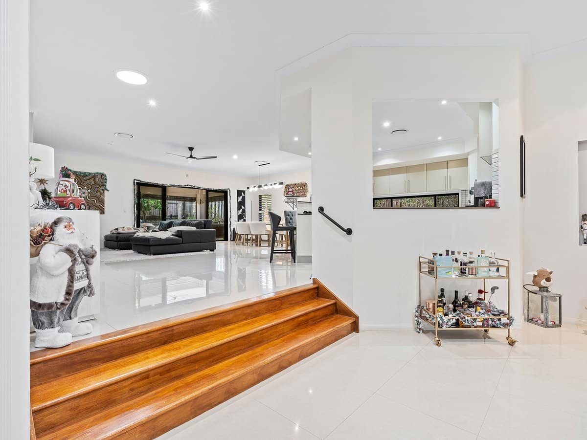 4 Kintail Lane, COOMERA WATERS - Thumbnail 8