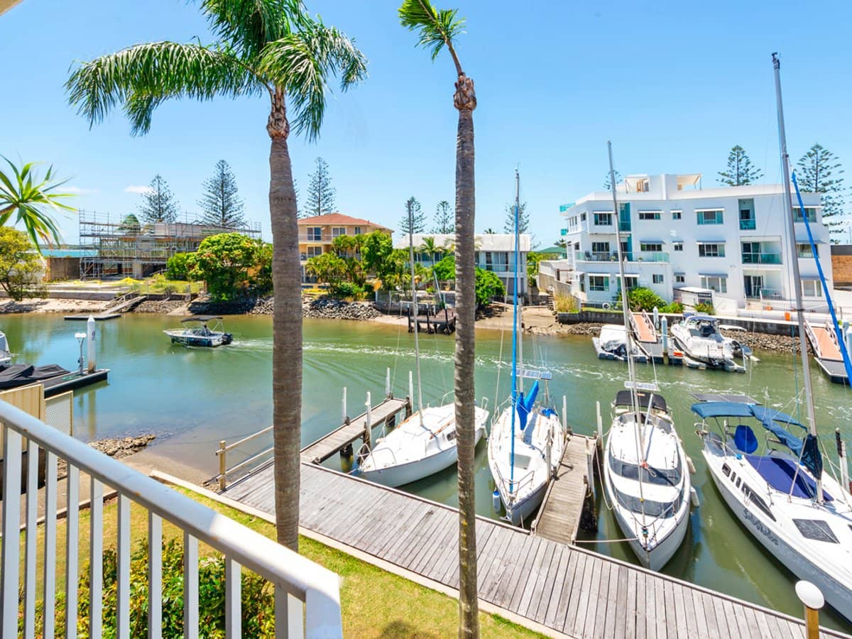 37 Bayview Street, RUNAWAY BAY - Thumbnail 1