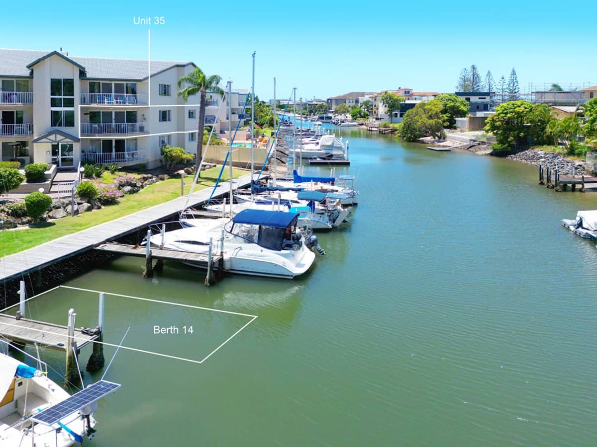 37 Bayview Street, RUNAWAY BAY - Thumbnail 2