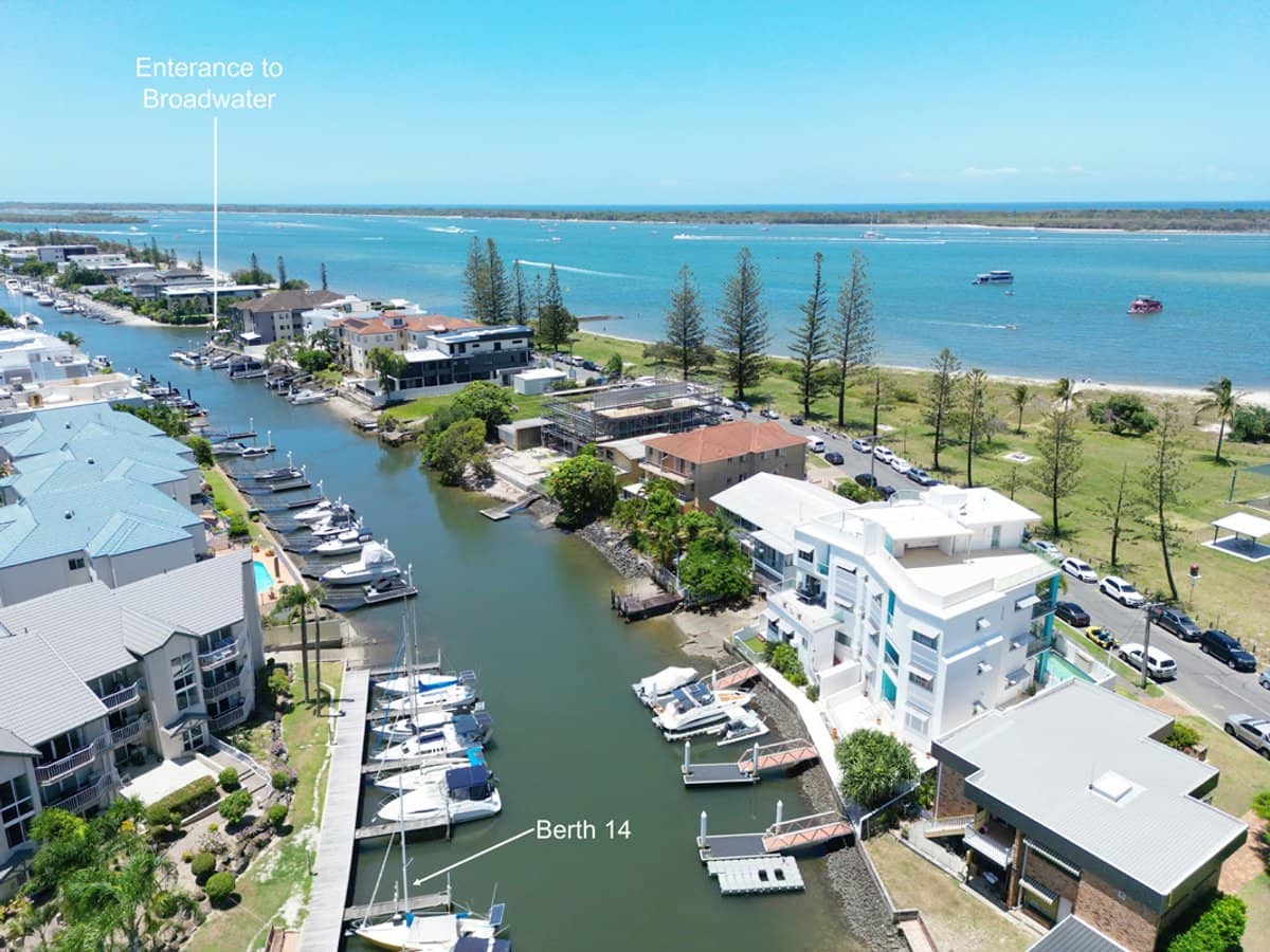 37 Bayview Street, RUNAWAY BAY - Thumbnail 4