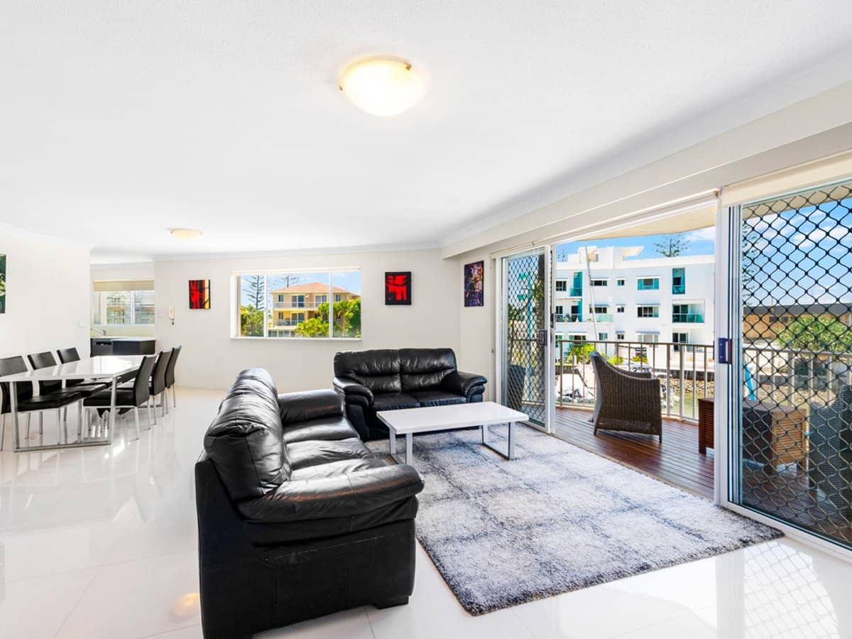 37 Bayview Street, RUNAWAY BAY - Thumbnail 5