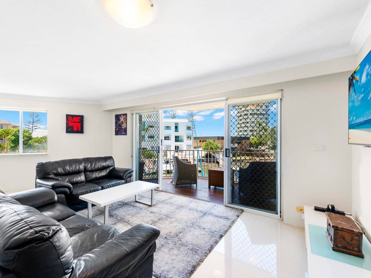 37 Bayview Street, RUNAWAY BAY - Thumbnail 7