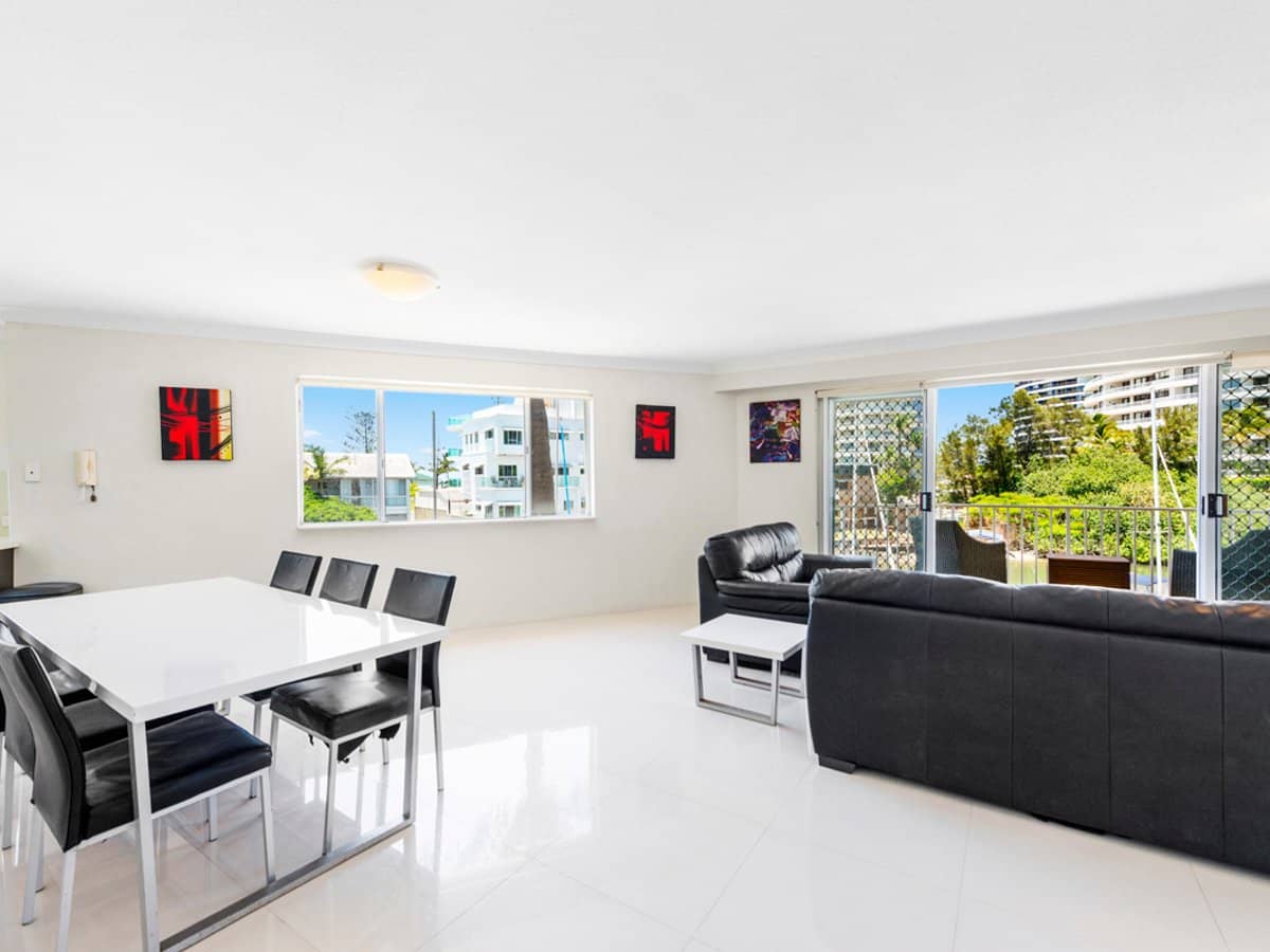 37 Bayview Street, RUNAWAY BAY - Thumbnail 9