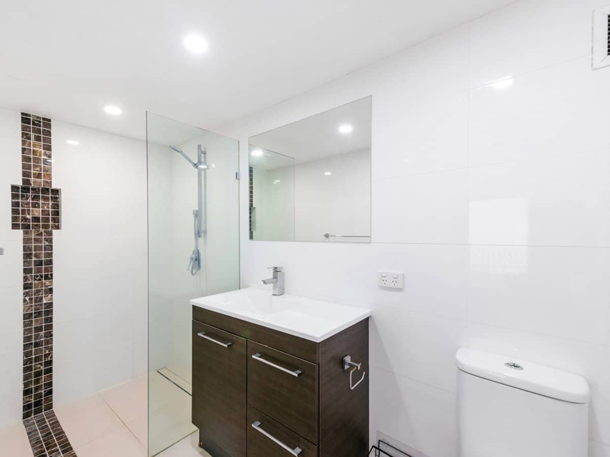 37 Bayview Street, RUNAWAY BAY - Thumbnail 14