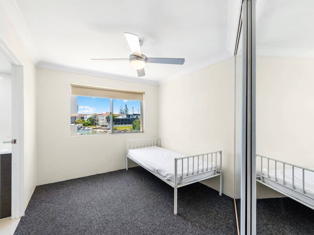 37 Bayview Street, RUNAWAY BAY - Thumbnail 17