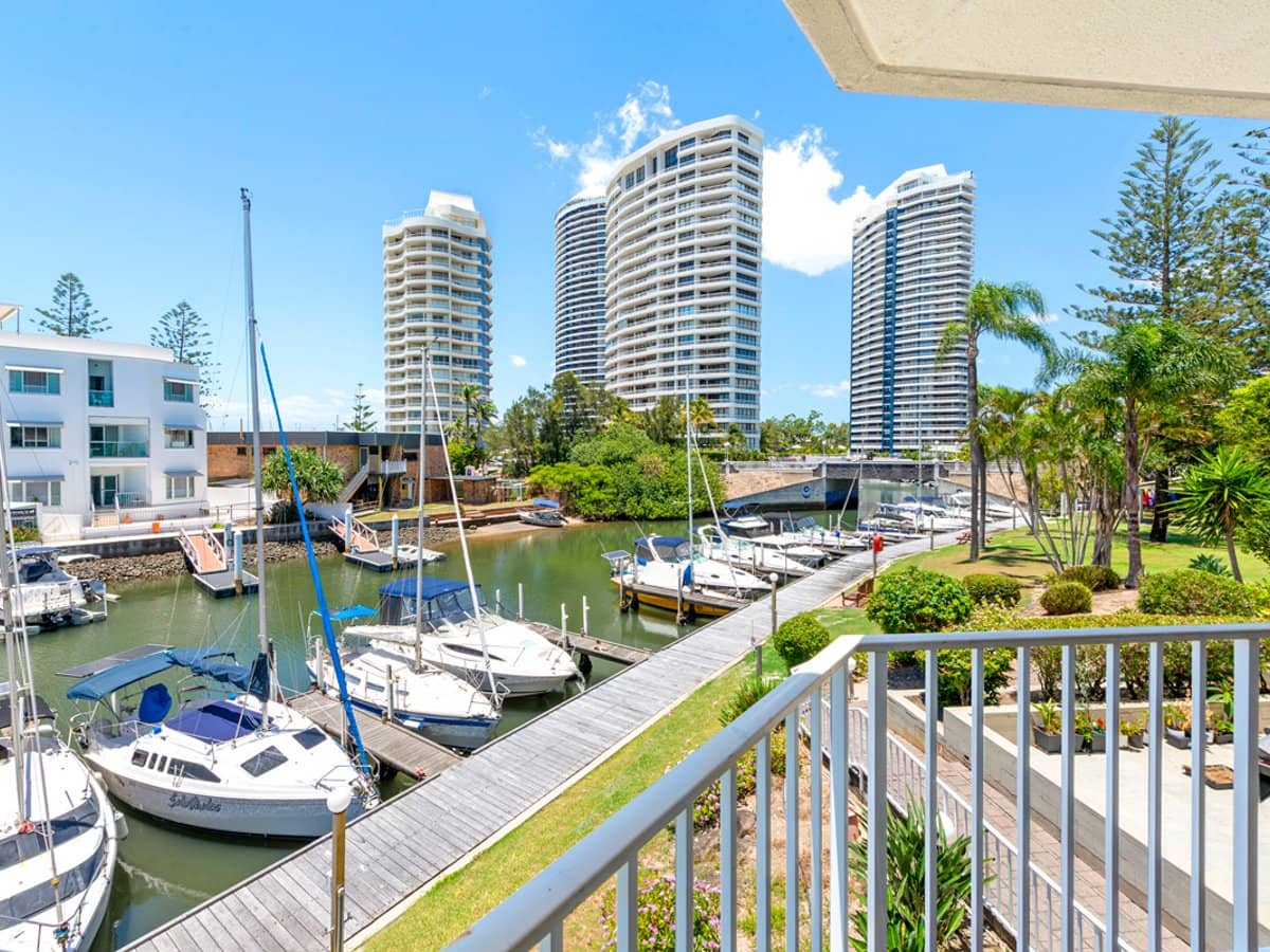 37 Bayview Street, RUNAWAY BAY - Thumbnail 20
