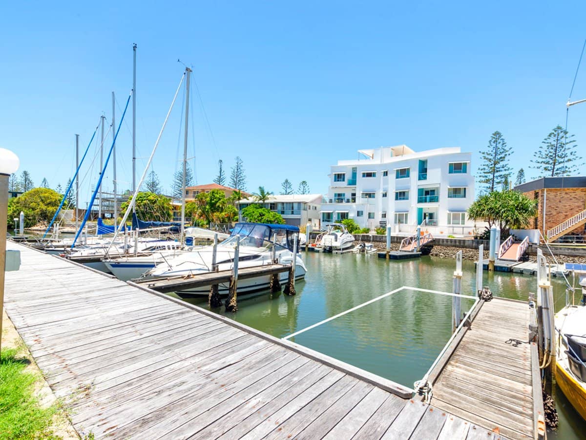 37 Bayview Street, RUNAWAY BAY - Thumbnail 21