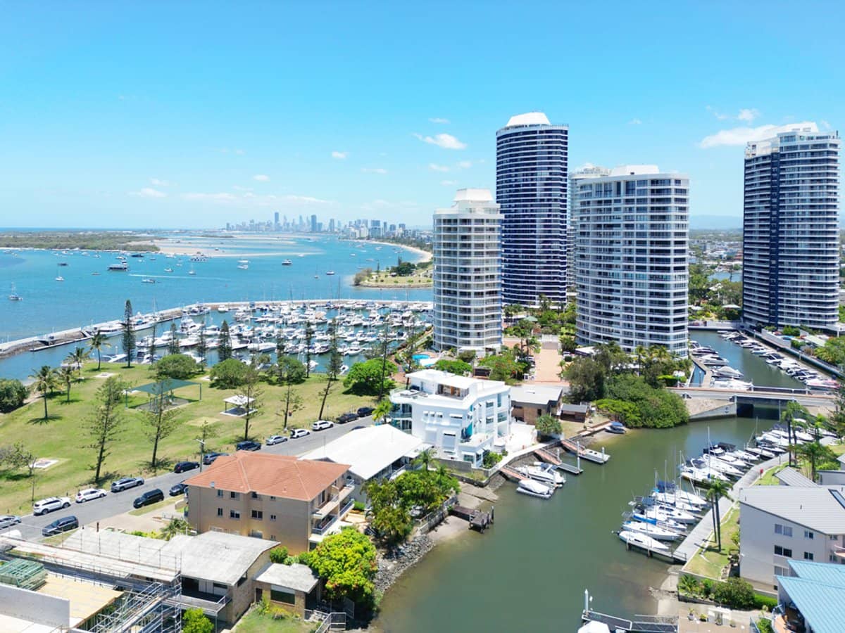 37 Bayview Street, RUNAWAY BAY - Thumbnail 23