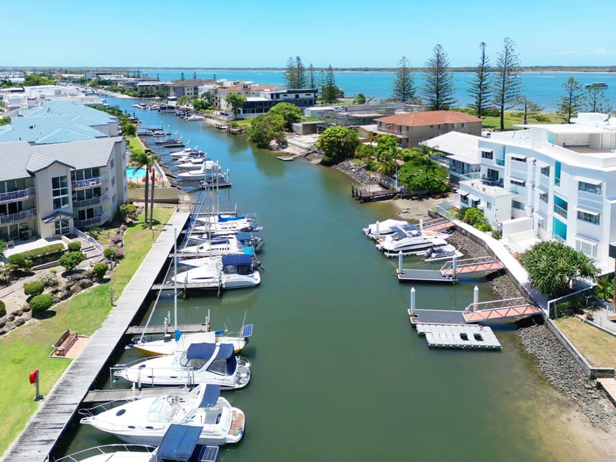 37 Bayview Street, RUNAWAY BAY - Thumbnail 25