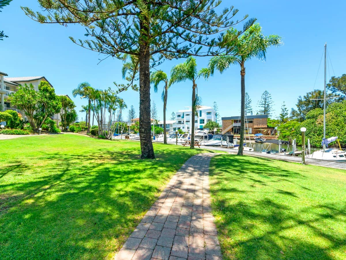 37 Bayview Street, RUNAWAY BAY - Thumbnail 29