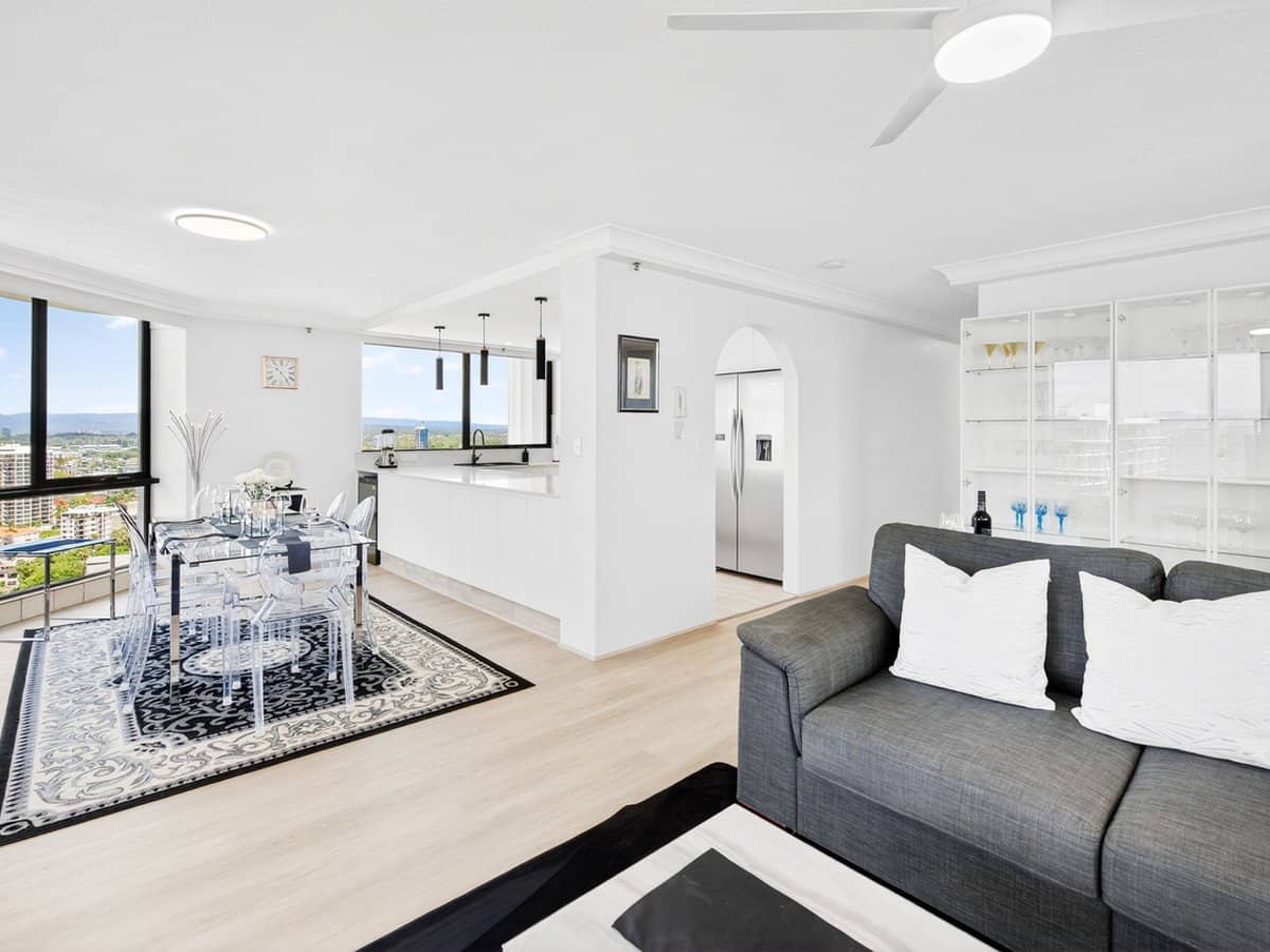 30 Laycock Street, Surfers Paradise - Thumbnail 4