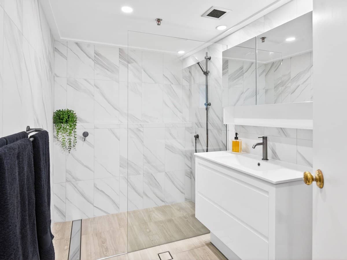 30 Laycock Street, Surfers Paradise - Thumbnail 15