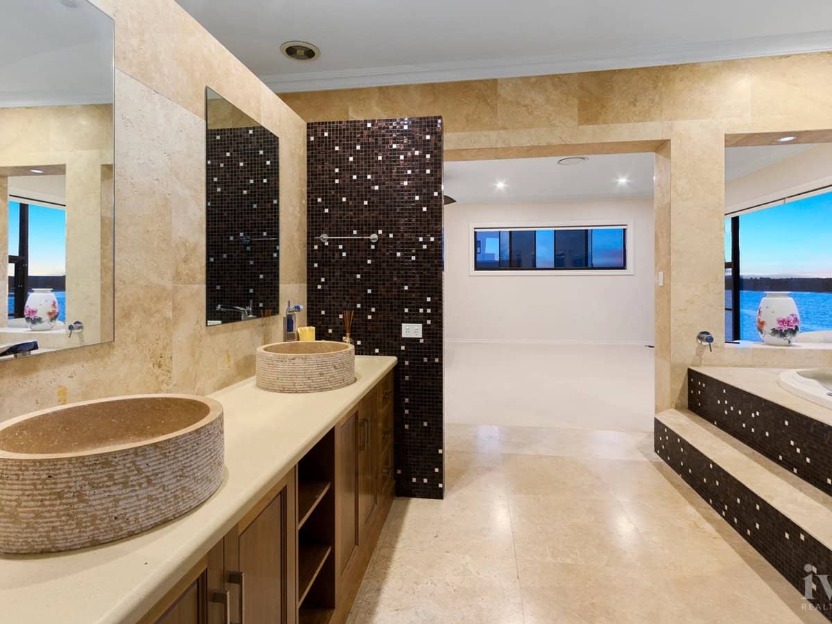 8 Knightsbridge Parade East, Sovereign Islands - Thumbnail 13