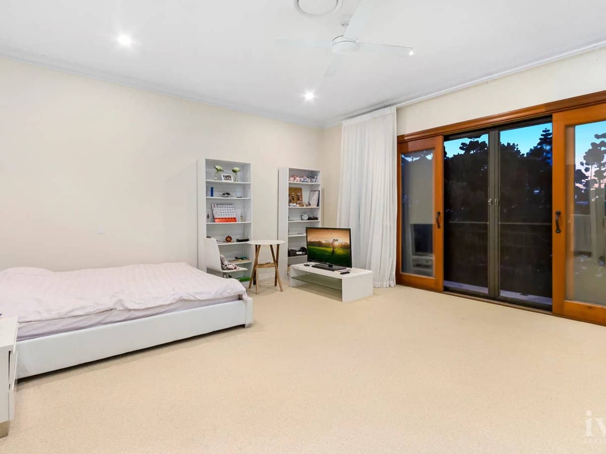 8 Knightsbridge Parade East, Sovereign Islands - Thumbnail 17