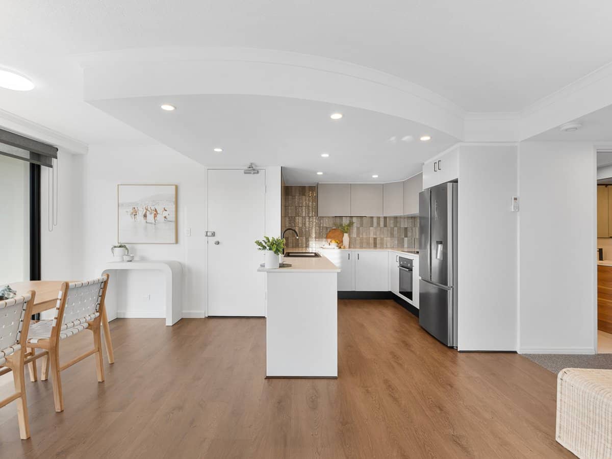 134 Stanhill Drive, CHEVRON ISLAND - Thumbnail 2