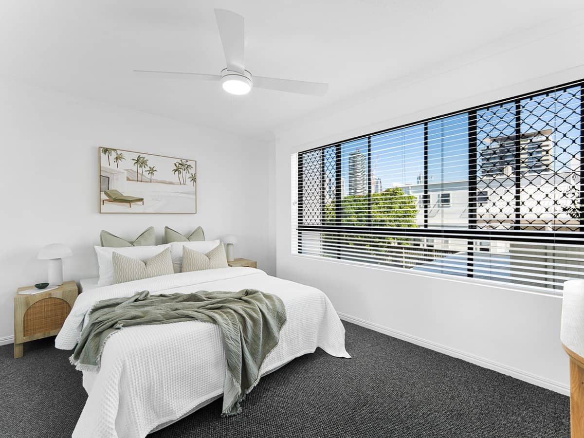 134 Stanhill Drive, CHEVRON ISLAND - Thumbnail 13