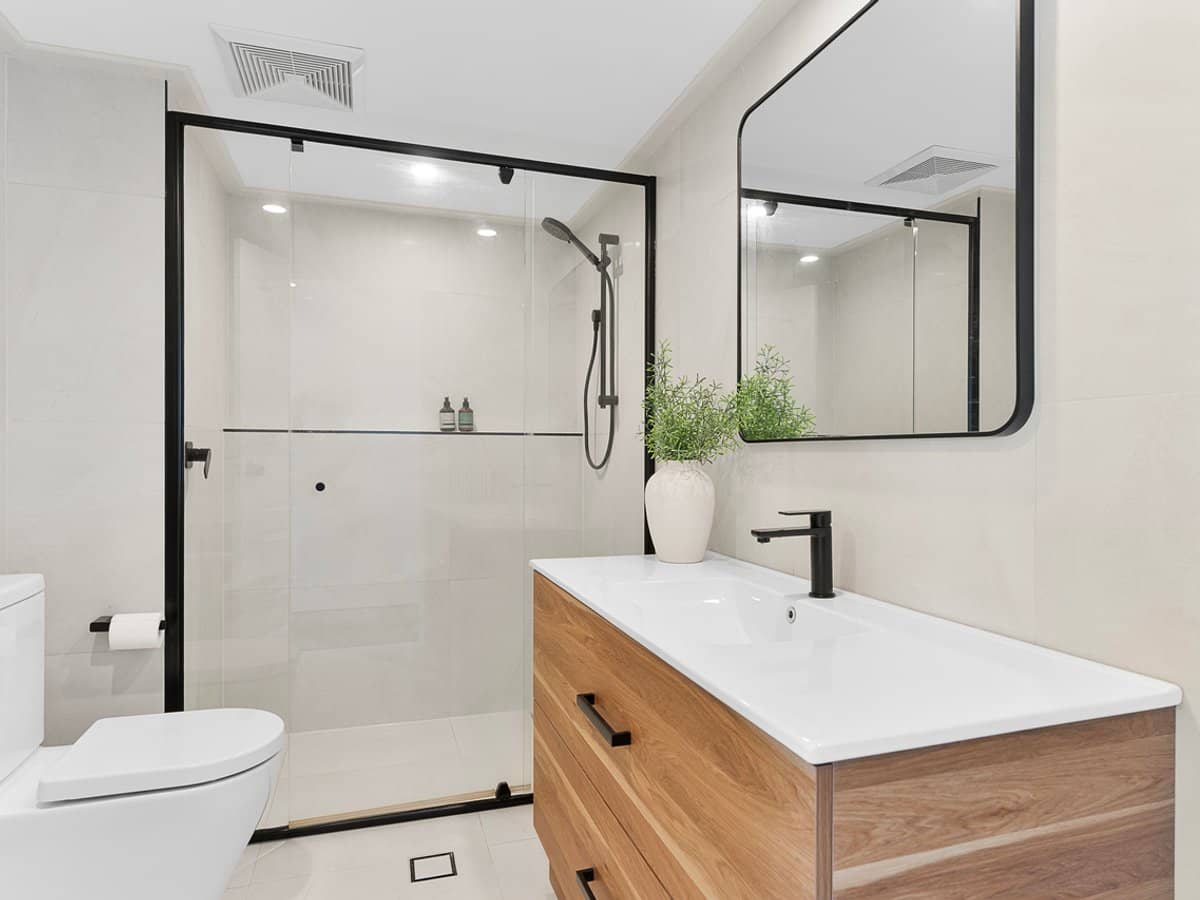 134 Stanhill Drive, CHEVRON ISLAND - Thumbnail 14