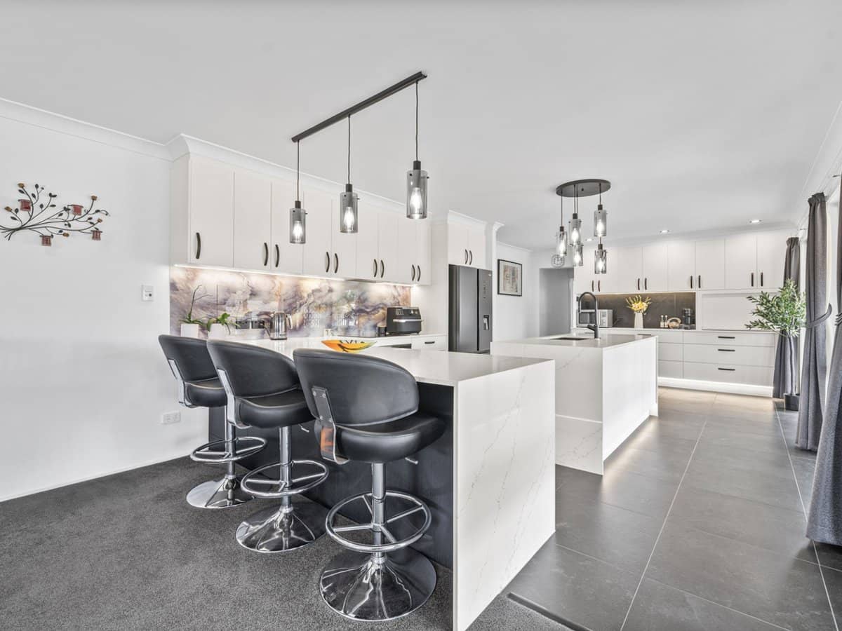 8 Bradstone Road, Carrara - Thumbnail 4