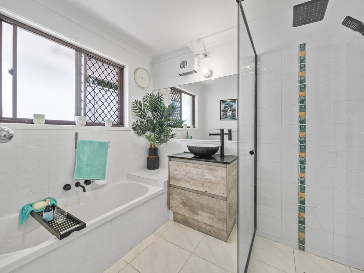 8 Bradstone Road, Carrara - Thumbnail 18